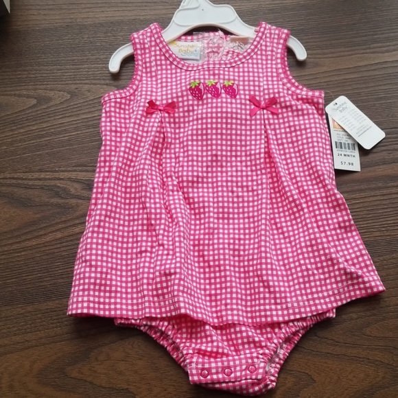 Sunshine Baby Other - NWT PInk and White gingham print romper